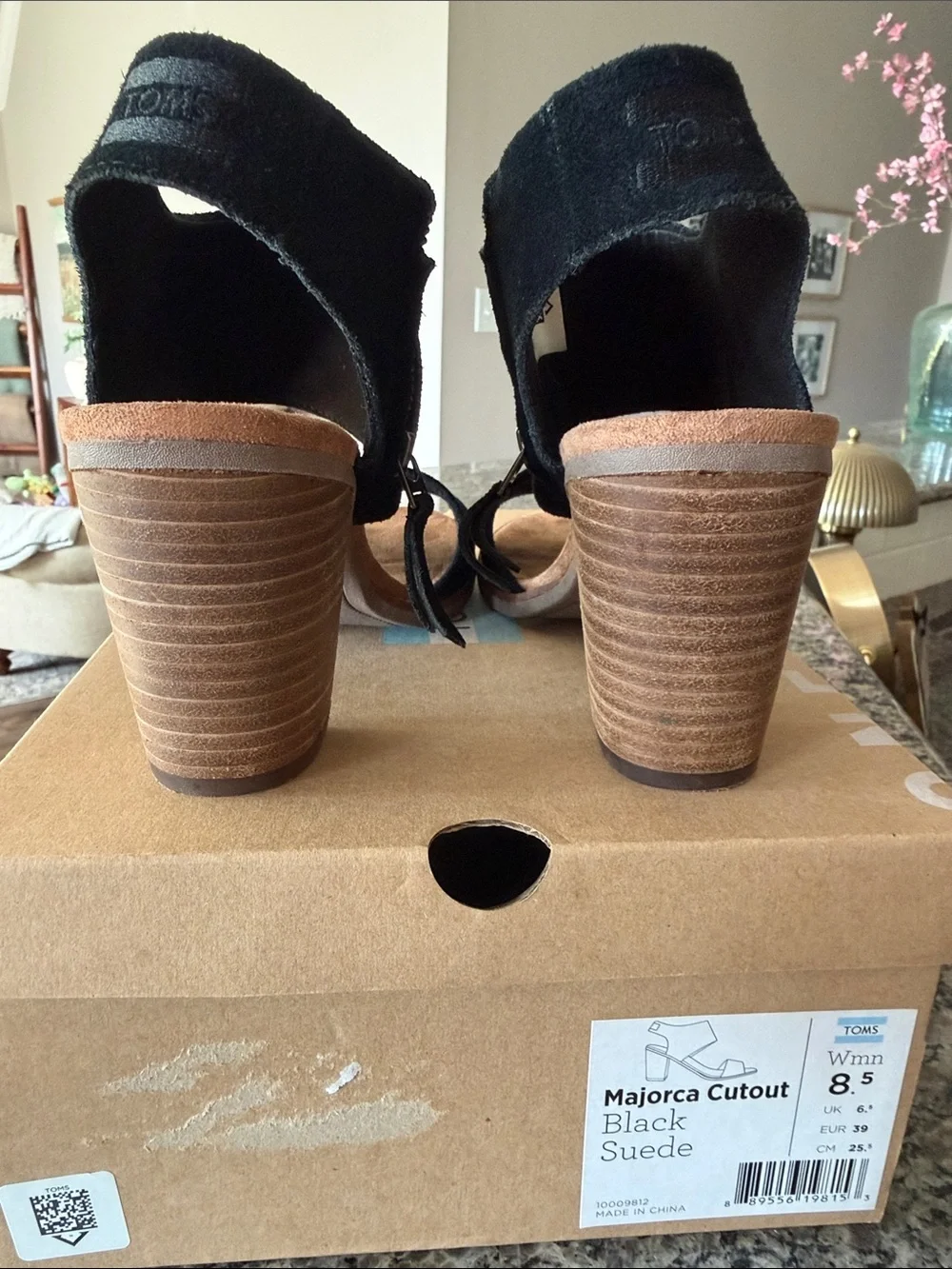LNIB, TOMS Majorca Cutout Block Heel Sandals in black suede